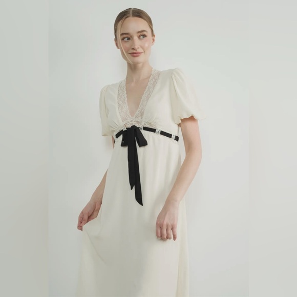 Aaron & amber V Neck Lace Insert Midi Dress
with Bow - Picture 2 of 12